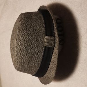 Grey chevron print fidora hat